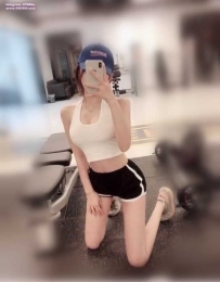 小星星 162-46kg-C-22歲 白嫩 美腿 清純型