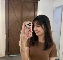 棉棉 160 46kg C+奶 24歲 靈靈的大眼睛，苗條身材皮膚超白