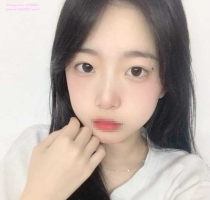 依依 158cm/44kg/Ccup/19歲